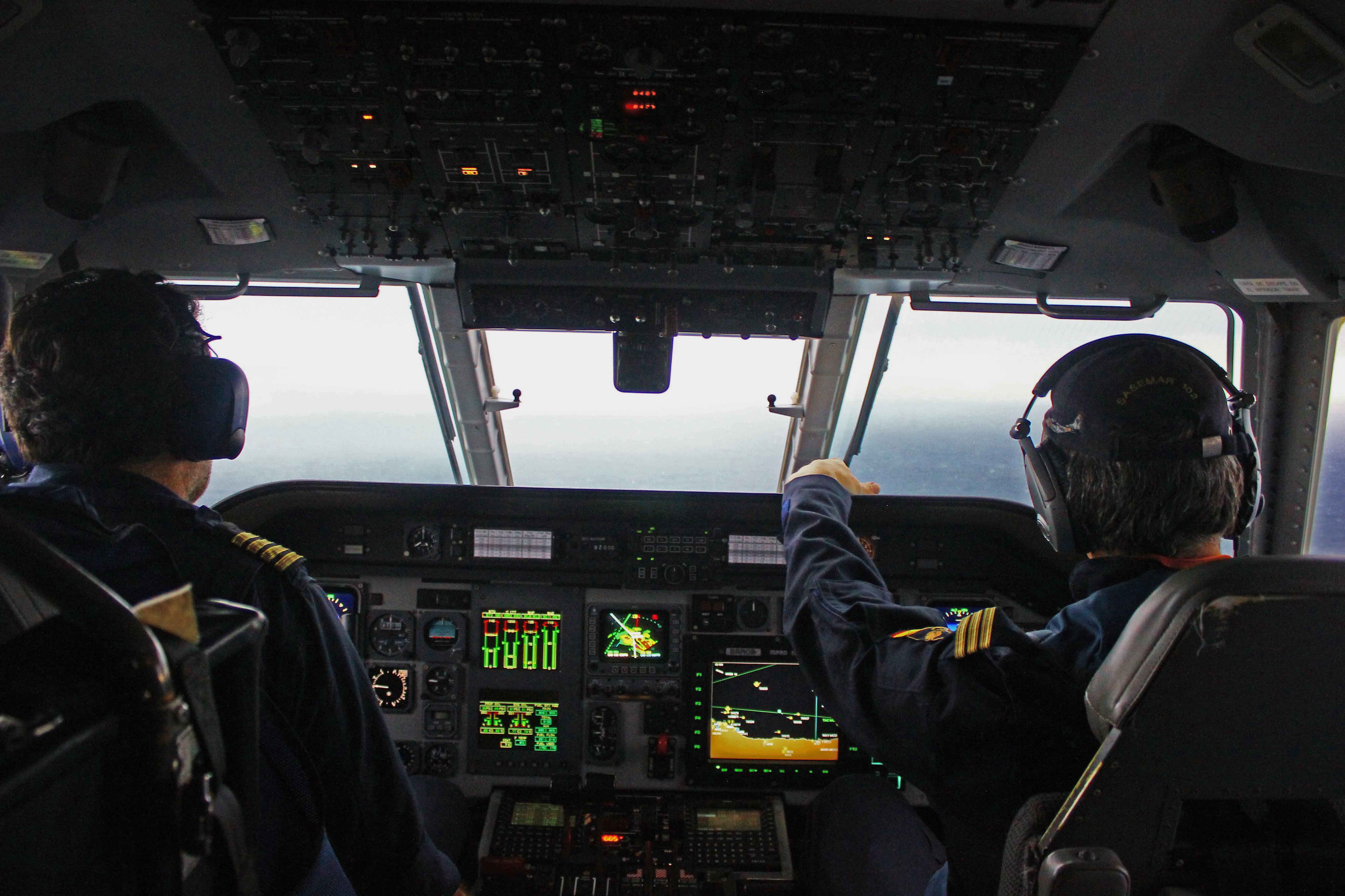 tripulantes avión a los mandos