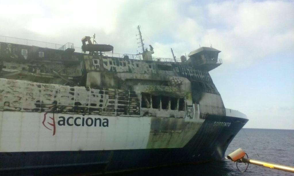 Foto ferry Sorrento tras el incendio