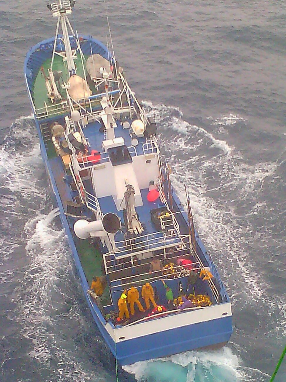 foto de embarcación en el mar
