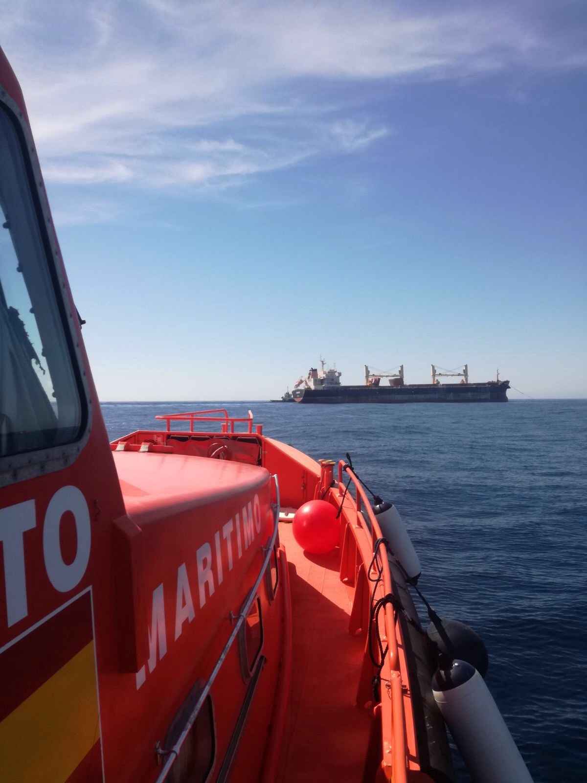 embarcación en el mar vista desde salvamar