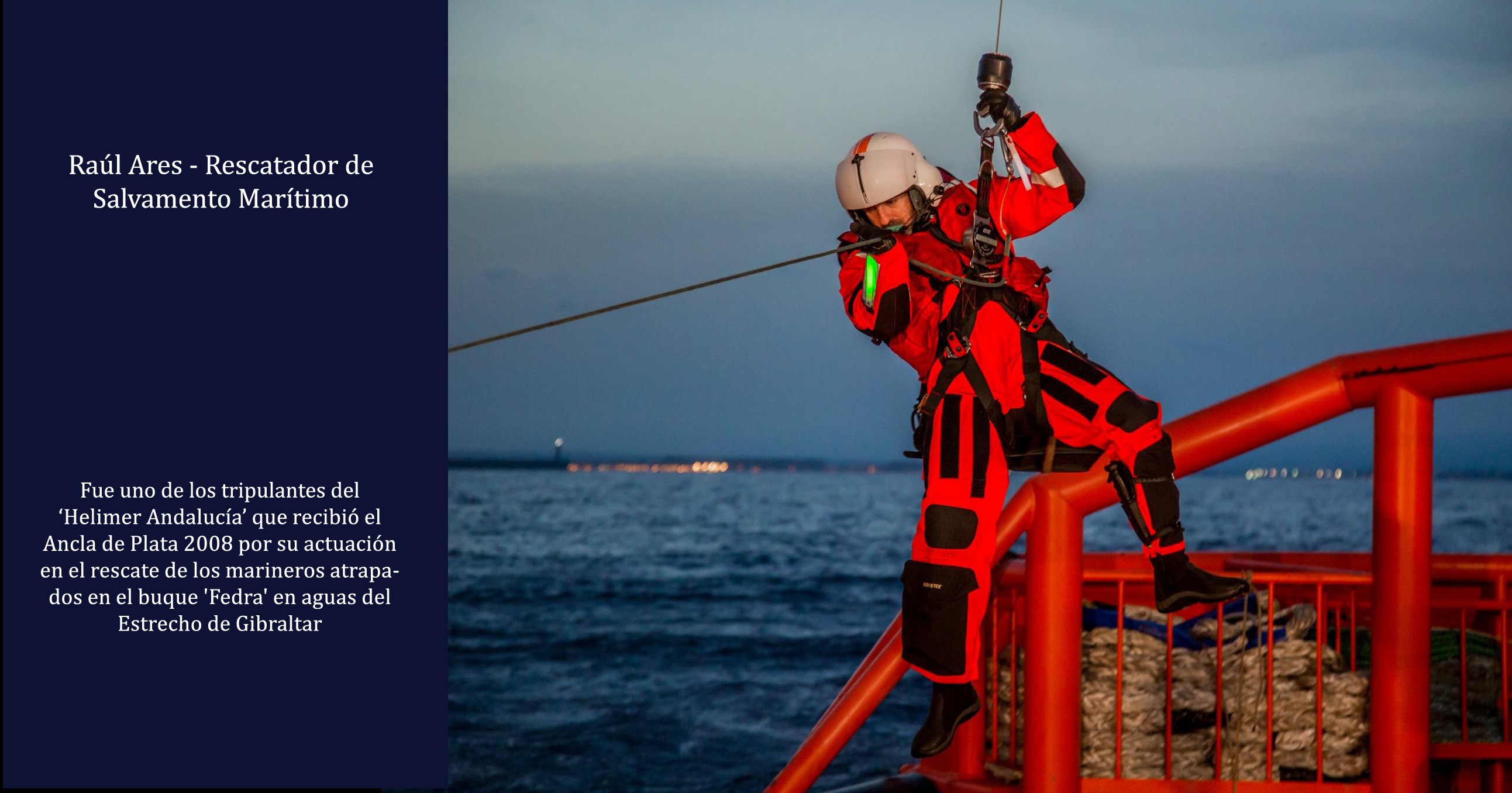 Foto Rescatador descendiendo con arnés y texto Raúl Ares-Rescatador de Salvamento Marítimo
