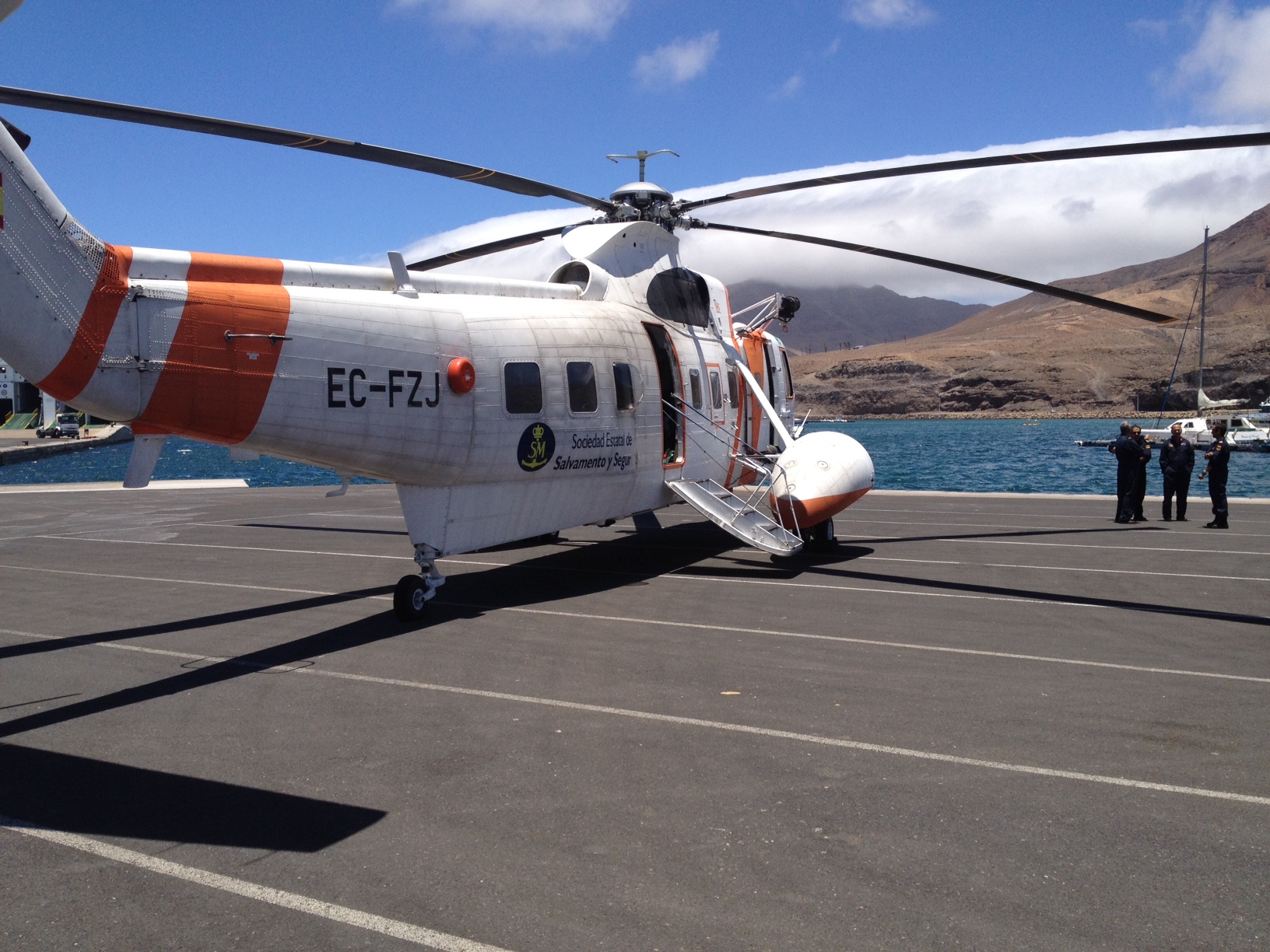 Helicóptero en pista