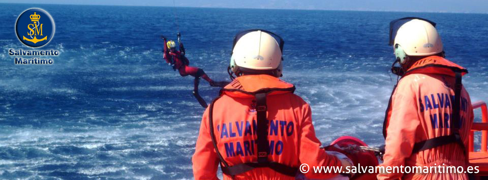 Dos tripulantes de salvamento marítimo