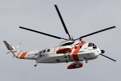 Foto del helicóptero en el aire