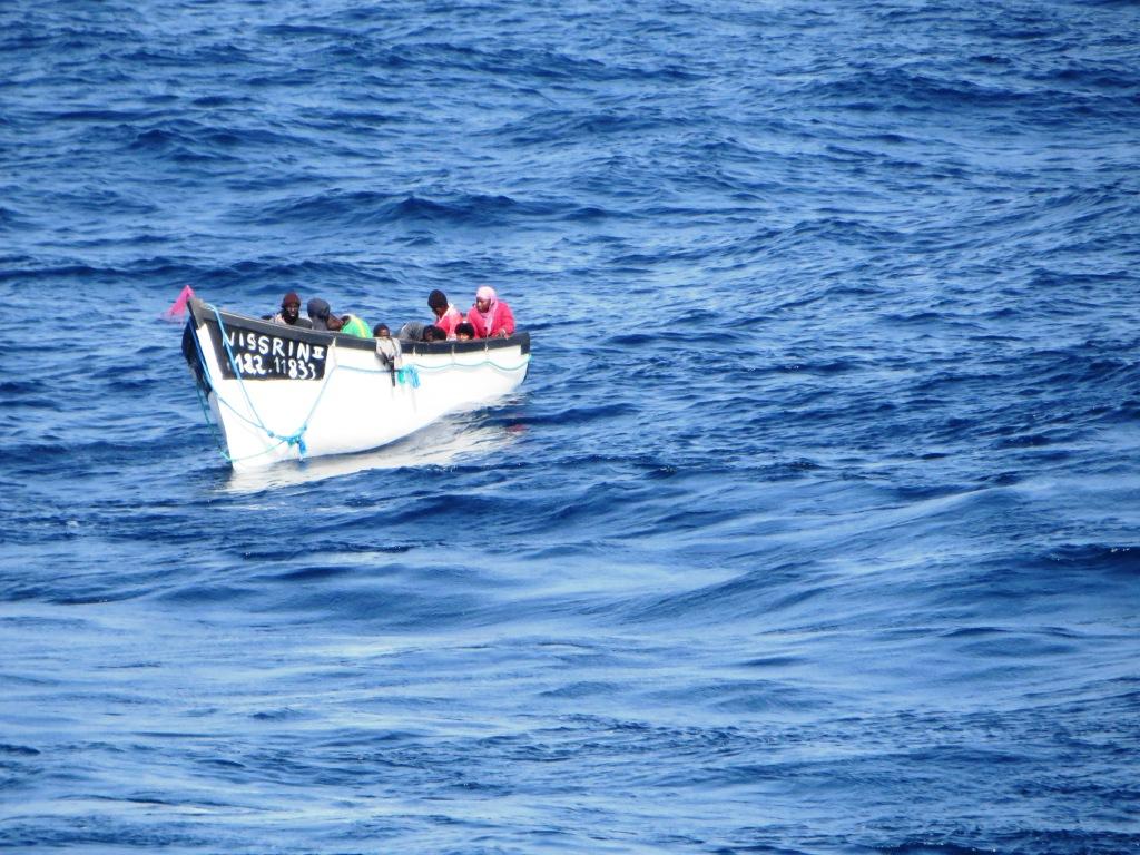 foto de la patera en El Hierro con tripulación