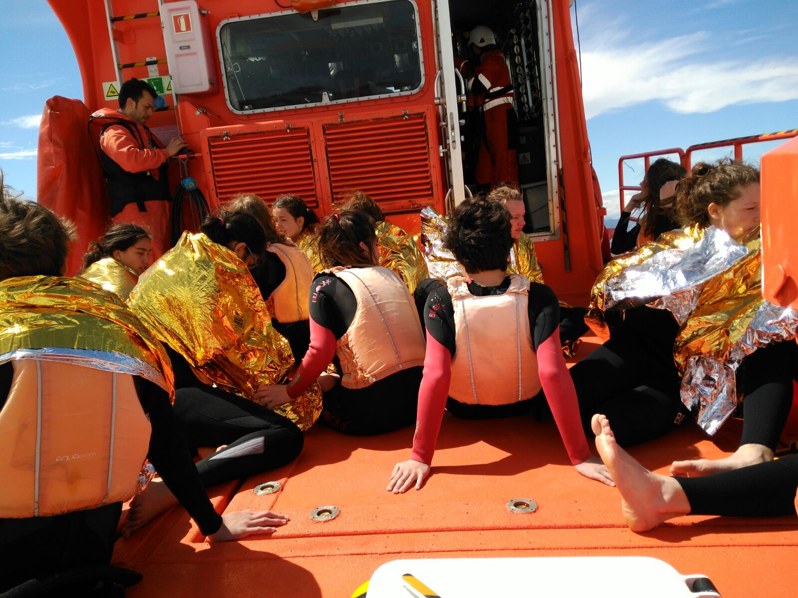 Tripulación rescatada en una embarcación de sasemar